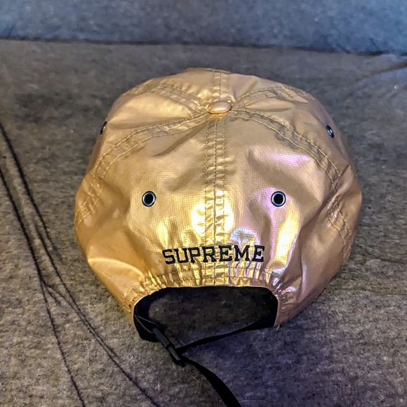 Supreme hat - Picture 2 of 2